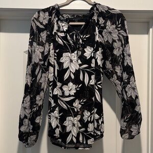 White House Black Market Black and White Floral Blouse Flowy Pleated Sleeves